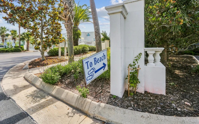 View Ocean & Racquet 8315