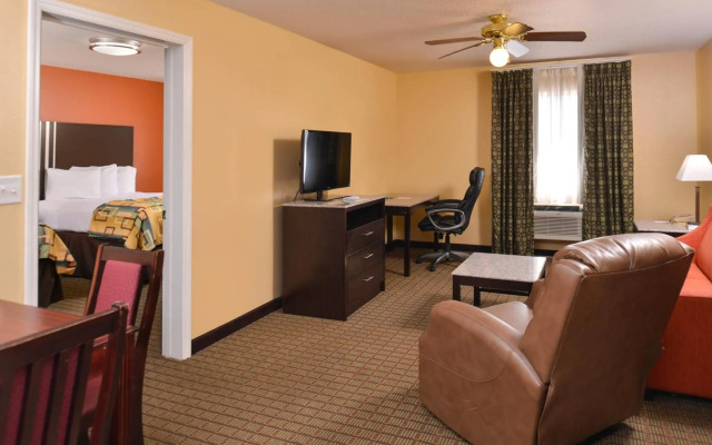 Douglas Inn And Suites