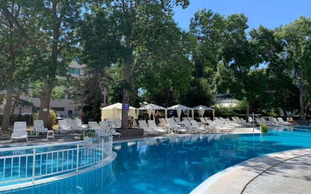 Sun Palace