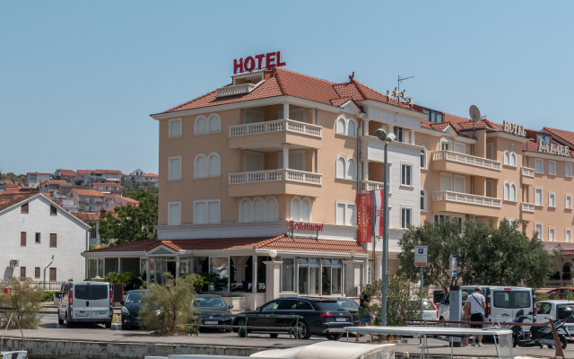 Hotel Trogir Palace