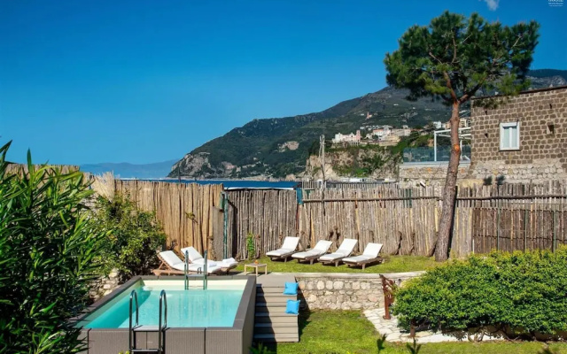 Villa Degli Dei - Private Waterfront Villa