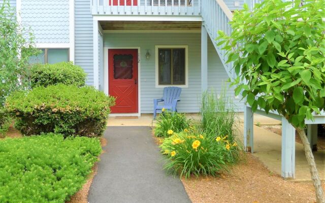 112 Chilton - 2 Bedroom Condo