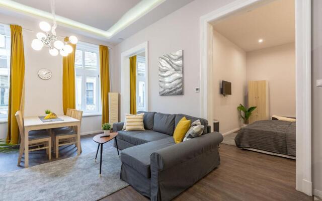 Luxury Central Home Next to the Fashion Str.