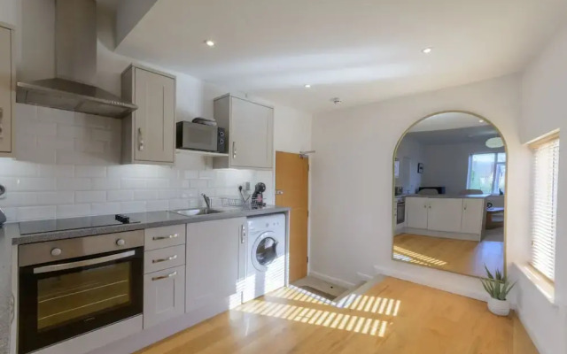 Crescent House Apartments