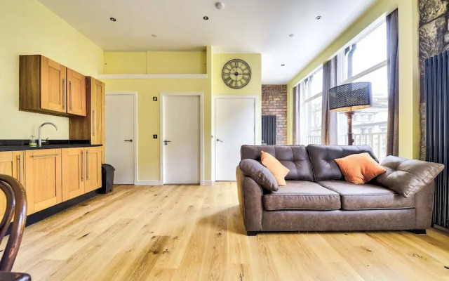 Stunning flat near St. Giles' Cathedral
