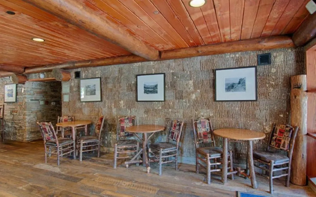 Old Creek Lodge