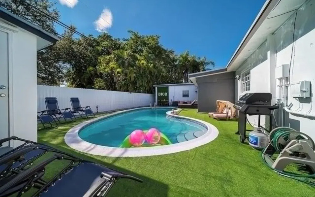Spacious Home With Heated Pool