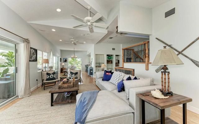 Dolphin Tales - 836 S Bay