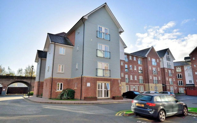 Racecourse Serviced Apartments