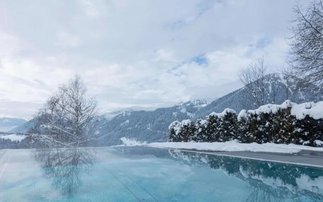 Majestic Apartment With Infinity Pool