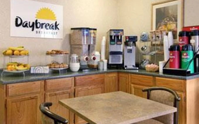 Days Inn Cleveland Lakewood