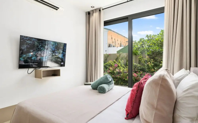 New Designer Villa King Beds Pool Near Beach