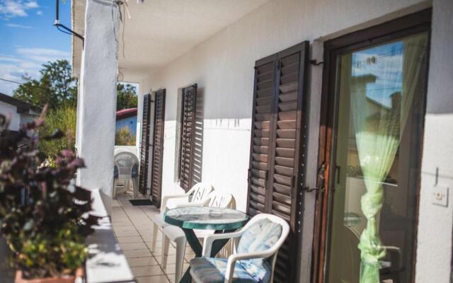 Apartments Mladen - free parking