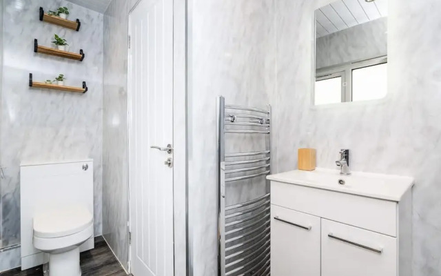 3 Bed House With Driveway