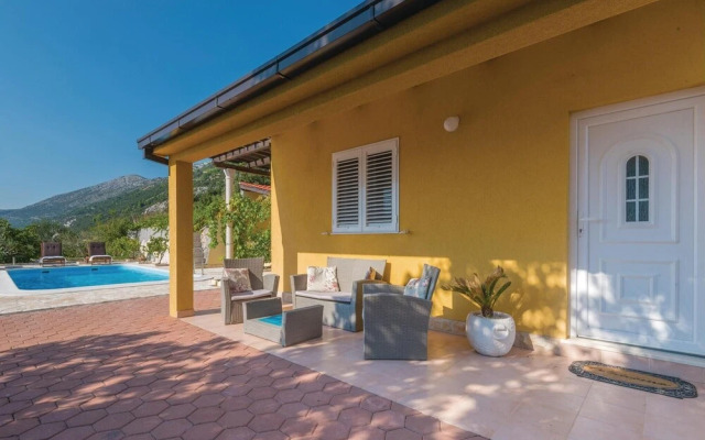 Stunning Home in Dingac With Wifi and 2 Bedrooms