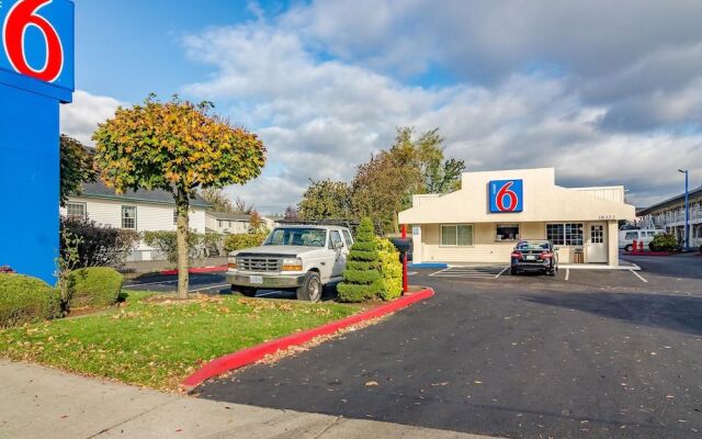 Motel 6 Gresham