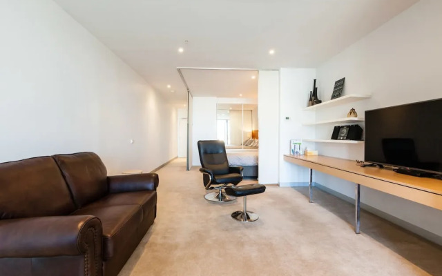MILES, 1BDR Melbourne Apartment