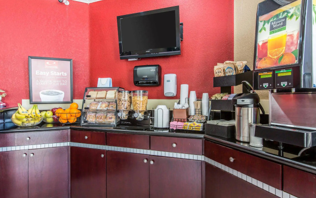Econo Lodge Inn & Suites Fallbrook Downtown