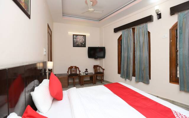 OYO 14390 Hotel Samrat