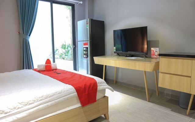 RedDoorz Plus  Le Van Sy Street 2