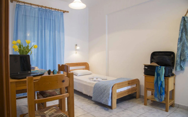 Yannis Yard Studios and Apartments