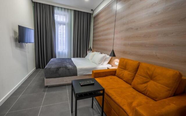 8 Rooms Apartotel On Meidan