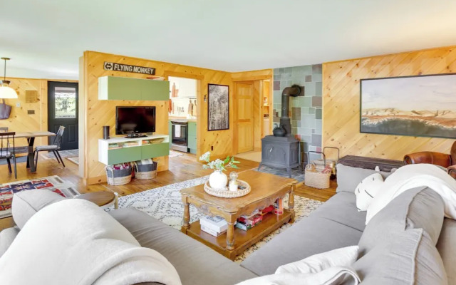 Gorgeous Sunday River Cabin w/ Saltwater Hot Tub!