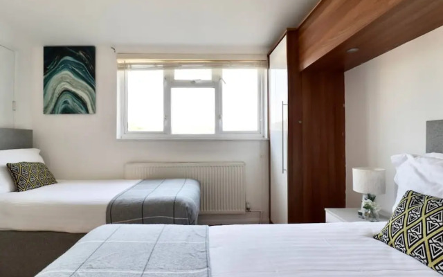 Skyvillion - Valley Way - 3bed House In Stevenage