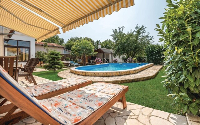 Amazing Home in Liznjan With 4 Bedrooms, Wifi and Outdoor Swimming Pool