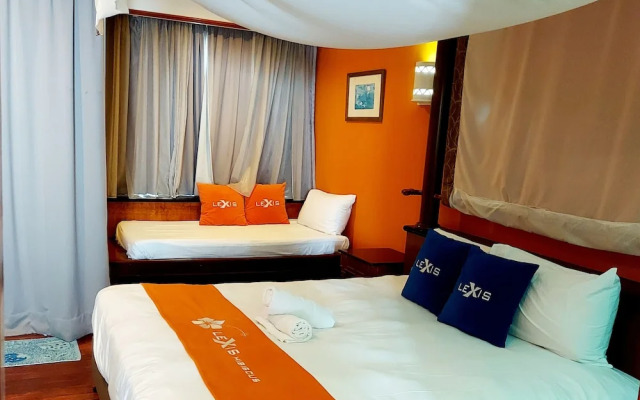 Alpine LXPD Full Seaview Water Chalet