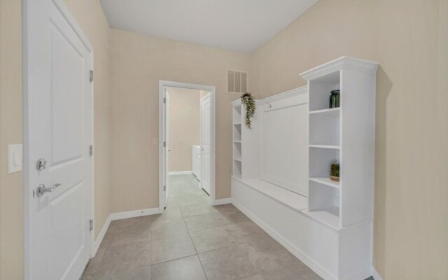 2089elcir 8 Bedroom Villa by RedAwning