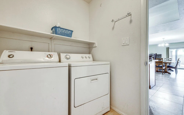 Outdoor Oasis: Family-Friendly Home In Scottsdale!