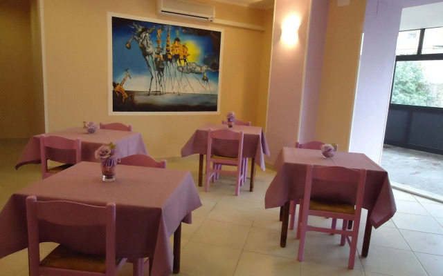 Hotel Dora