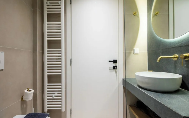 Mystique 2-Bedroom Apartment in Athens