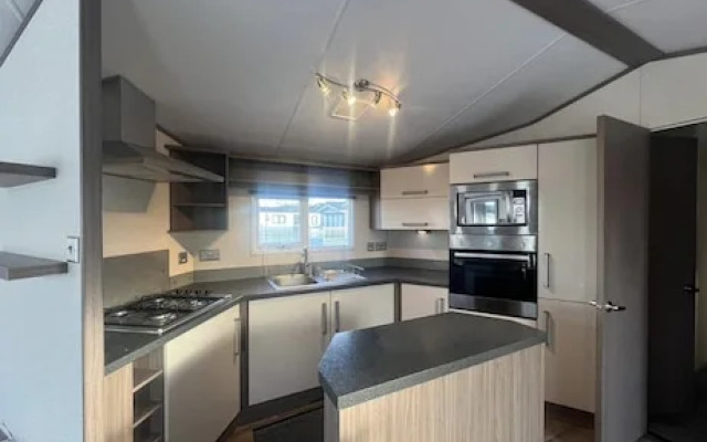 Modern Platinum Standard 2 Bedroom With Decking