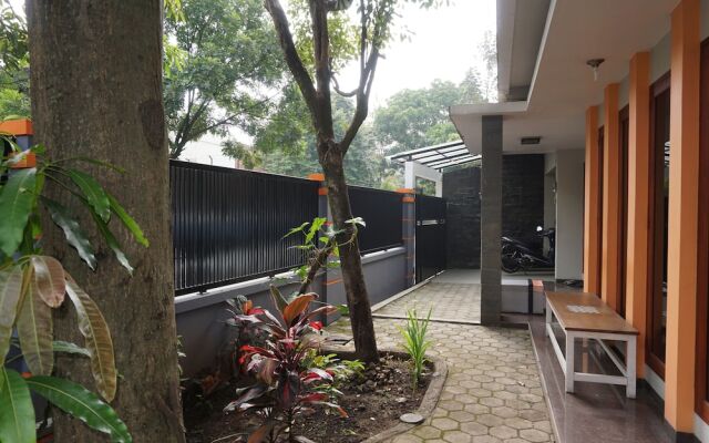 Rumah Sarwestri B&B