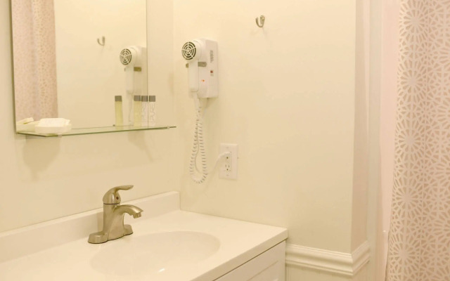 Sandwich Inn and Suites