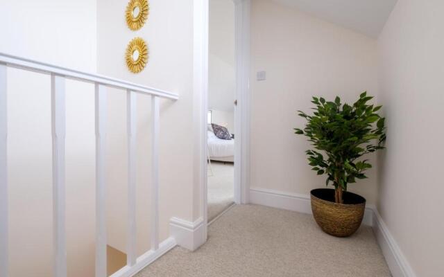 Stylish Modern Apartment in the heart of Ryde