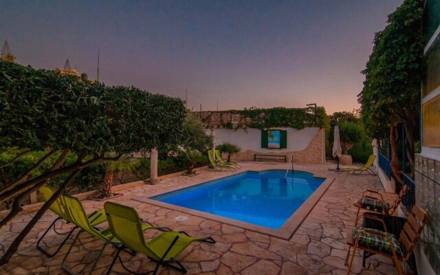 Beautiful Home in Dugi Rat With 3 Bedrooms, Wifi and Outdoor Swimming Pool