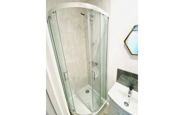 Lbh 67 by OYO Rooms
