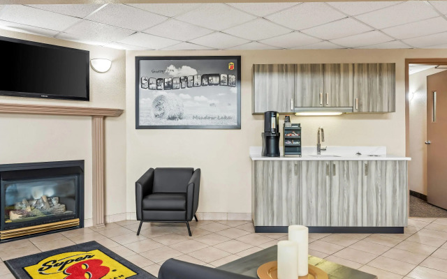 Super 8 by Wyndham Meadow Lake