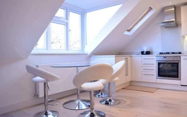 Stylish 2 Bed Apartment in West Hampstead