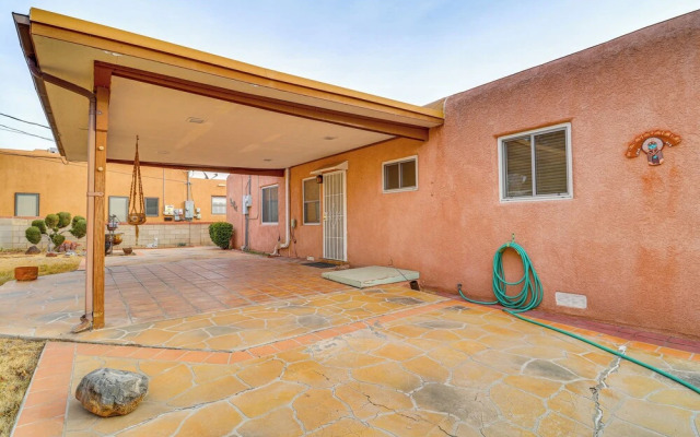 2 Mi to UNM Campus: Home in Quiet Area of ABQ