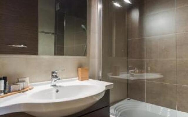 Stylish and Spacious 2BD - Thiseio by UPSTREET