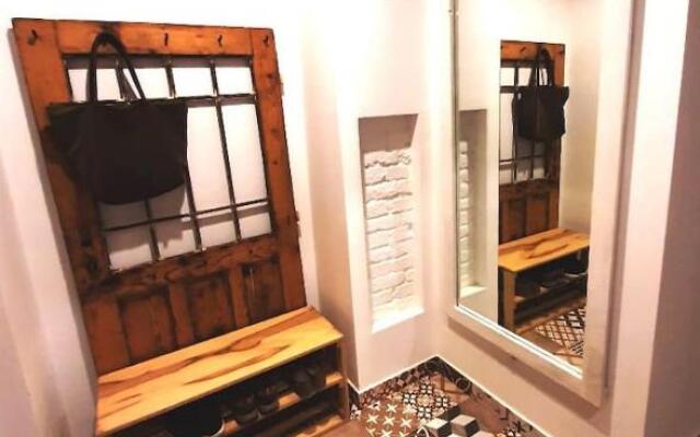 2 Bedroom Apartment near Heroes Square