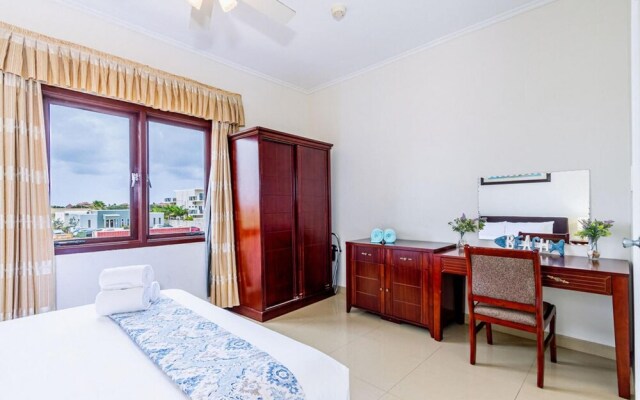 2BR Townhouse 3min Walk 2 Eaglebeach w Pool BBQ