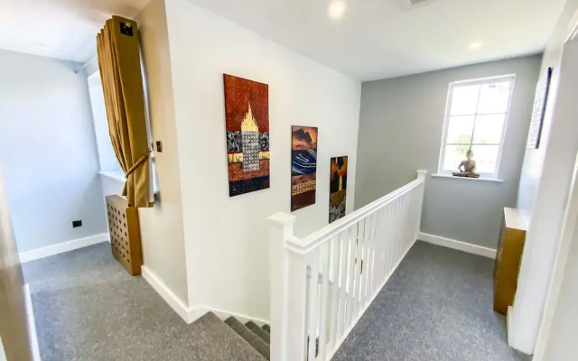 Remarkable 4-bed House in Boston