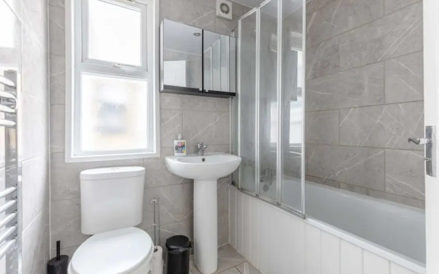 Spacious & Newly Renovated 4BD House East Ham!