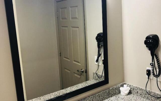 Catoosa Inn & Suites