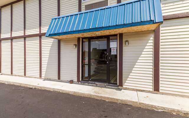 Motel 6 Rossford, OH